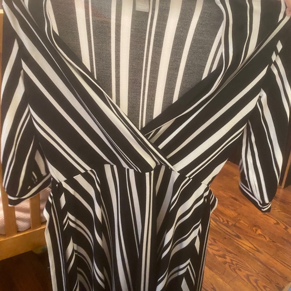 Dresses & Skirts - Black & White dress